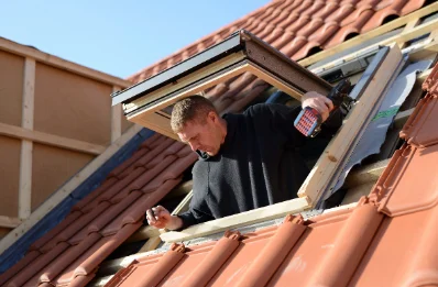 Pose de fenêtres de toit Velux à Cassaignes